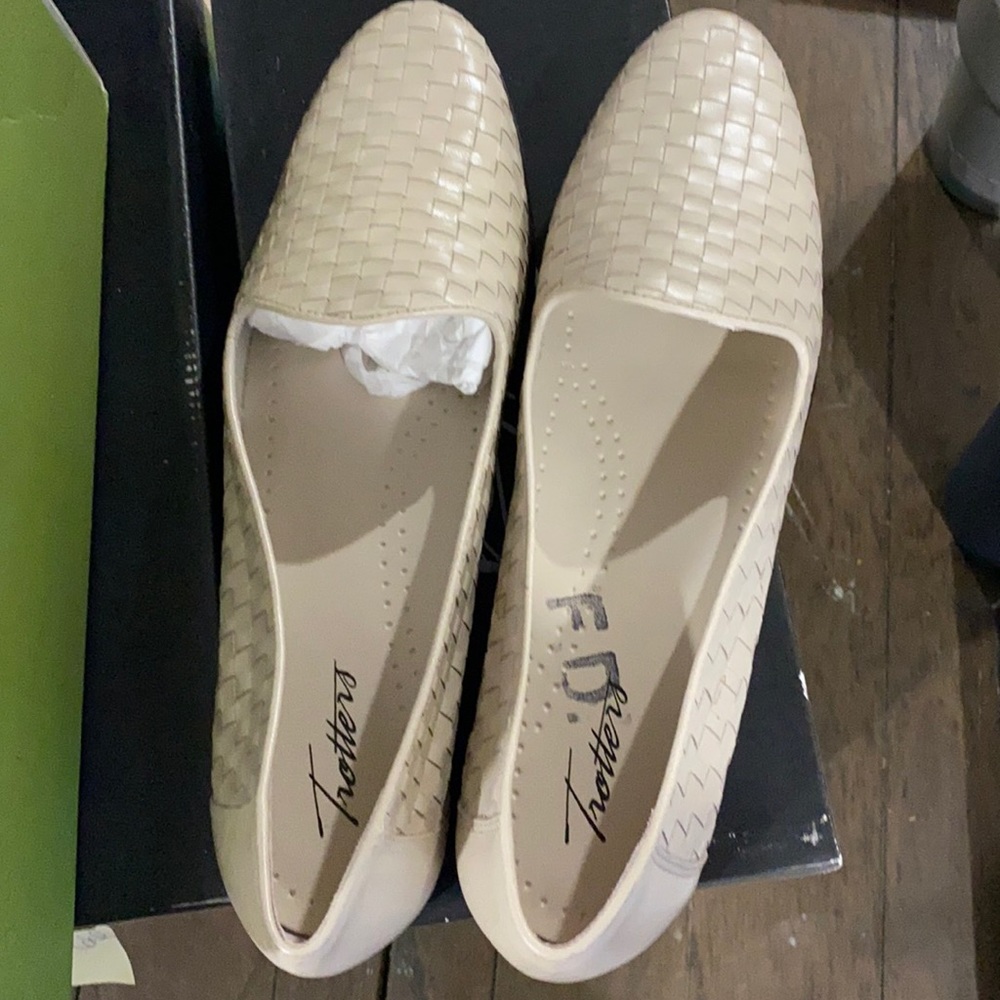Brand new in box, Trotters shoes in bone (Liz design)